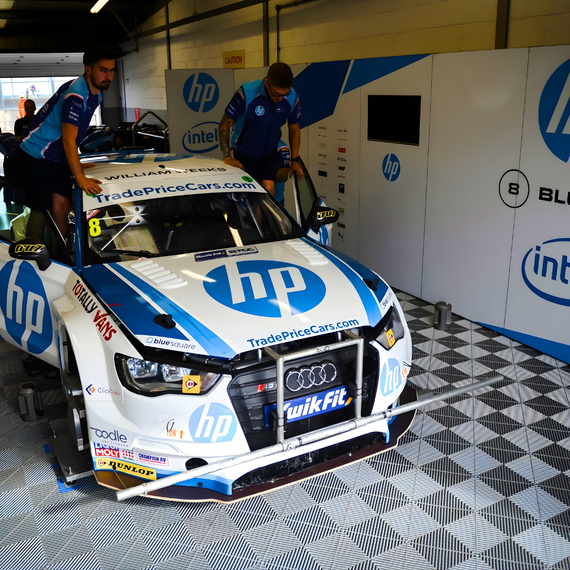touring car pit wall
